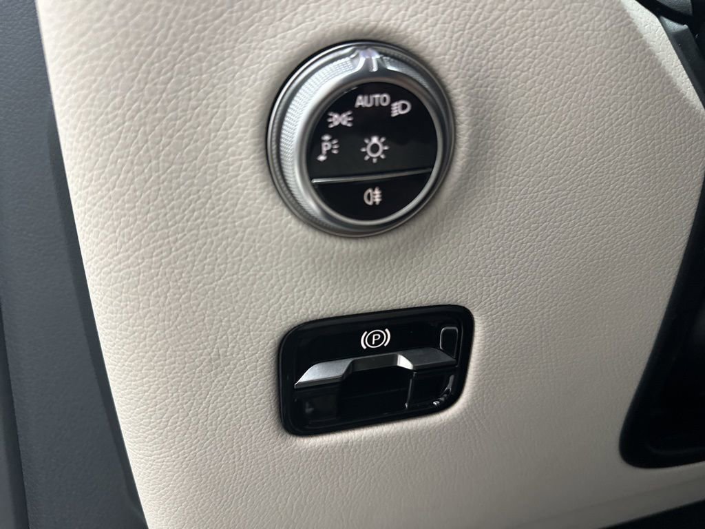 New 2026 Polar White Mercedes-Benz GLC 300 image 53