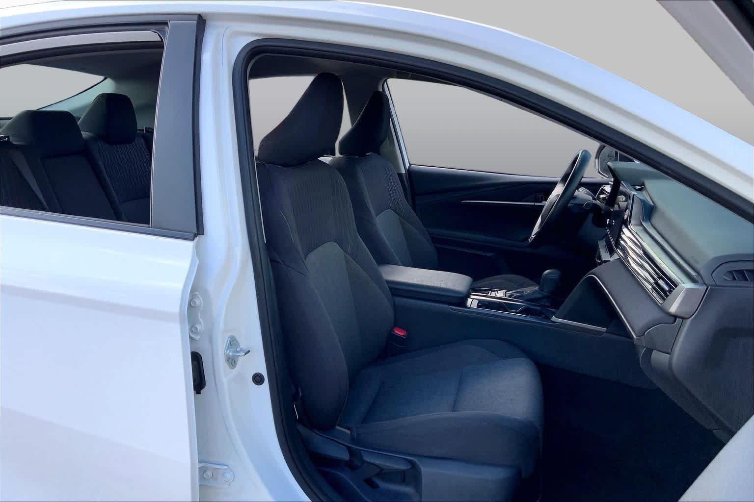Used 2025 Ice Cap Toyota LE image 9