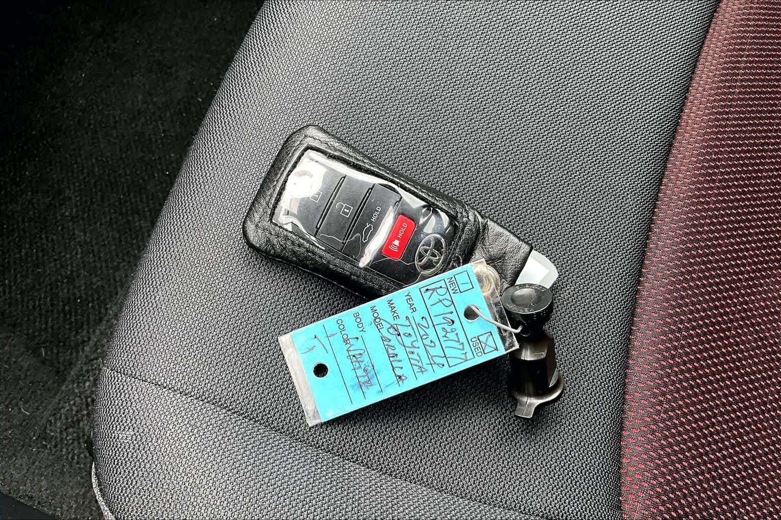 Used 2024 Ice Cap Toyota SE image 13