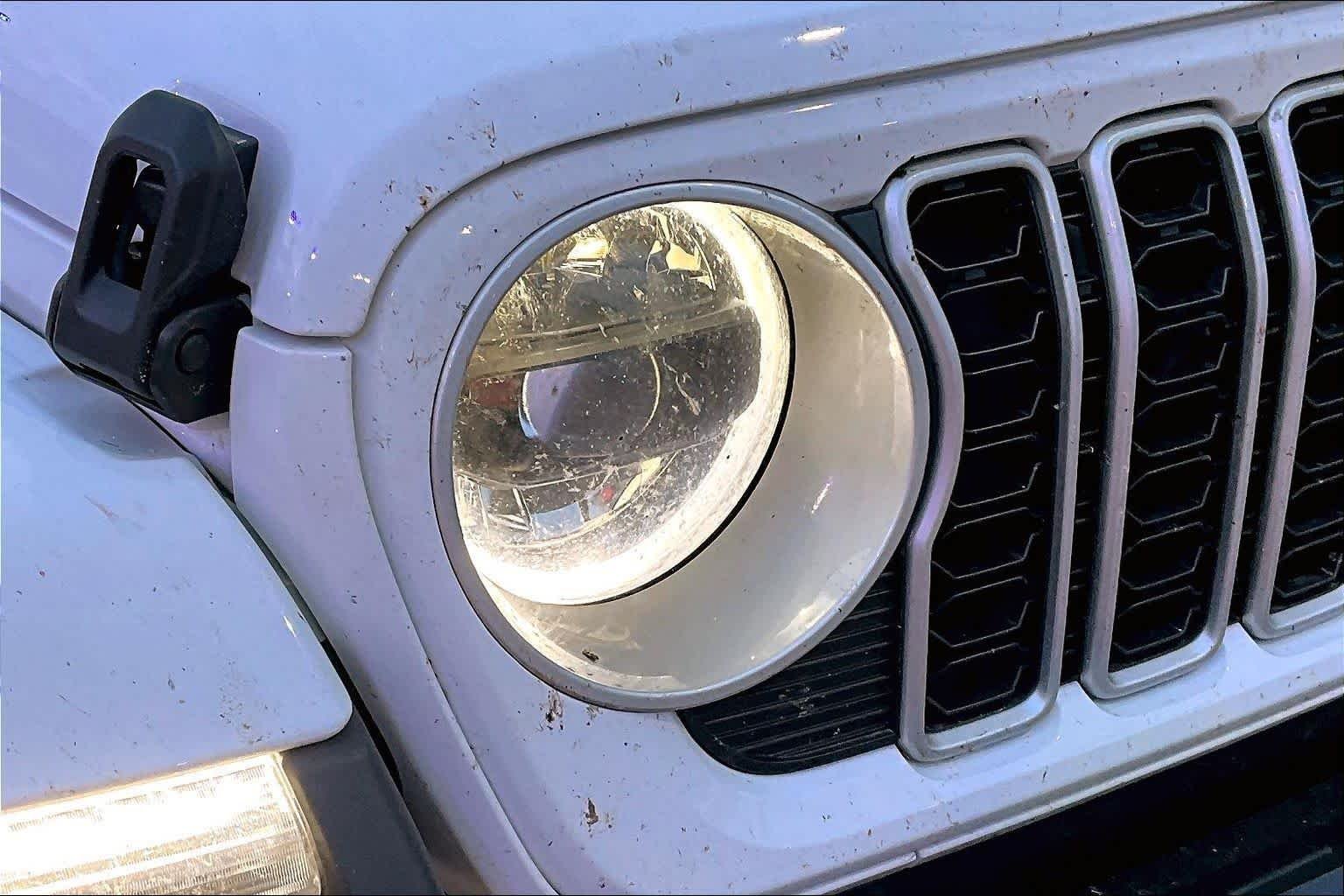 Used 2024 Bright White Clearcoat Jeep Sahara image 26