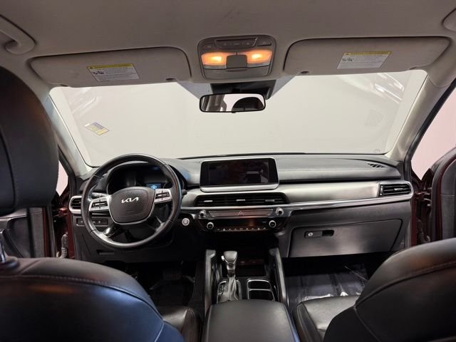 Used 2022 Sangria Red Kia LX image 31