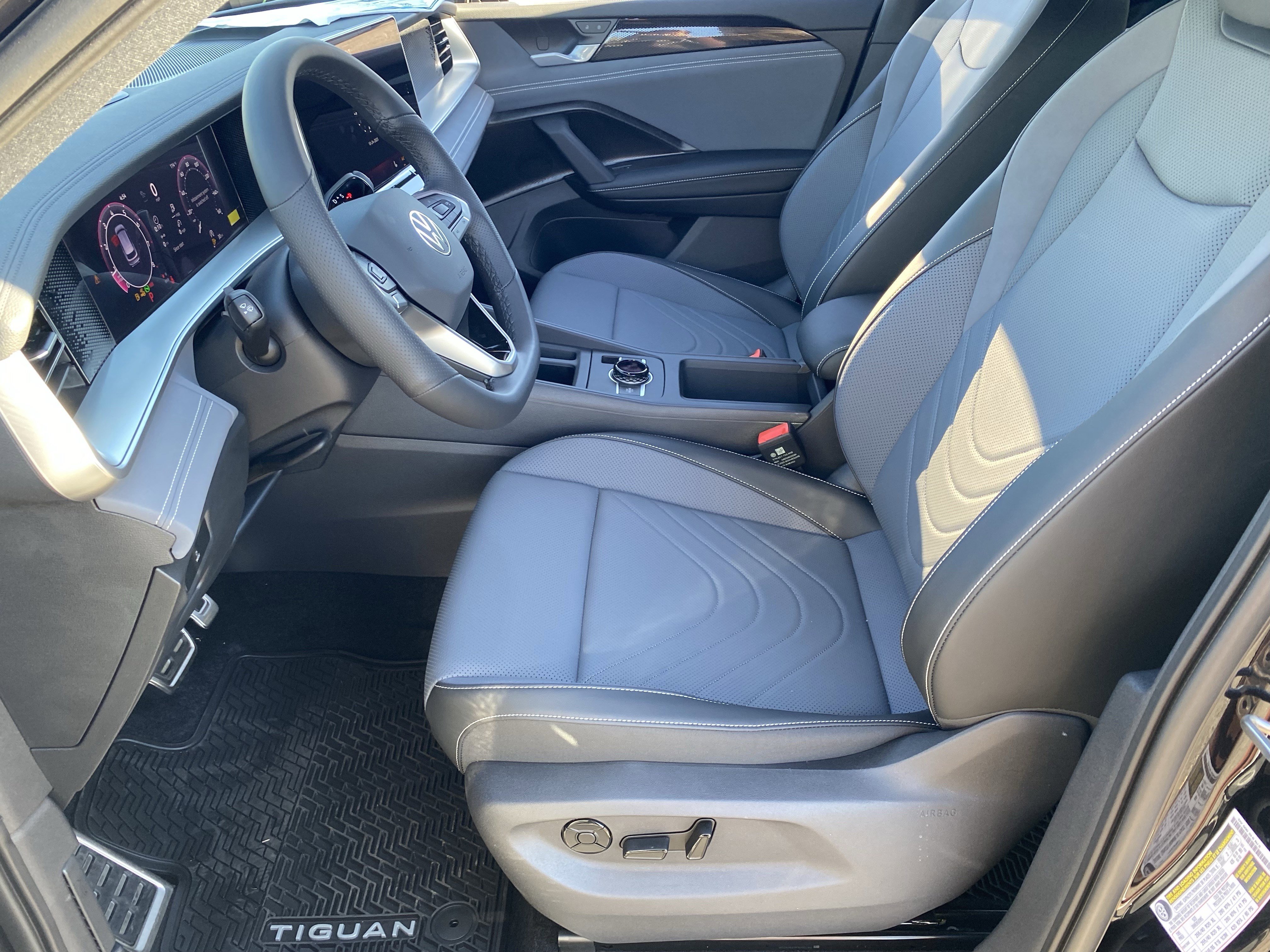 2026 Volkswagen Tiguan SE R-LINE BLACK - Photo 16