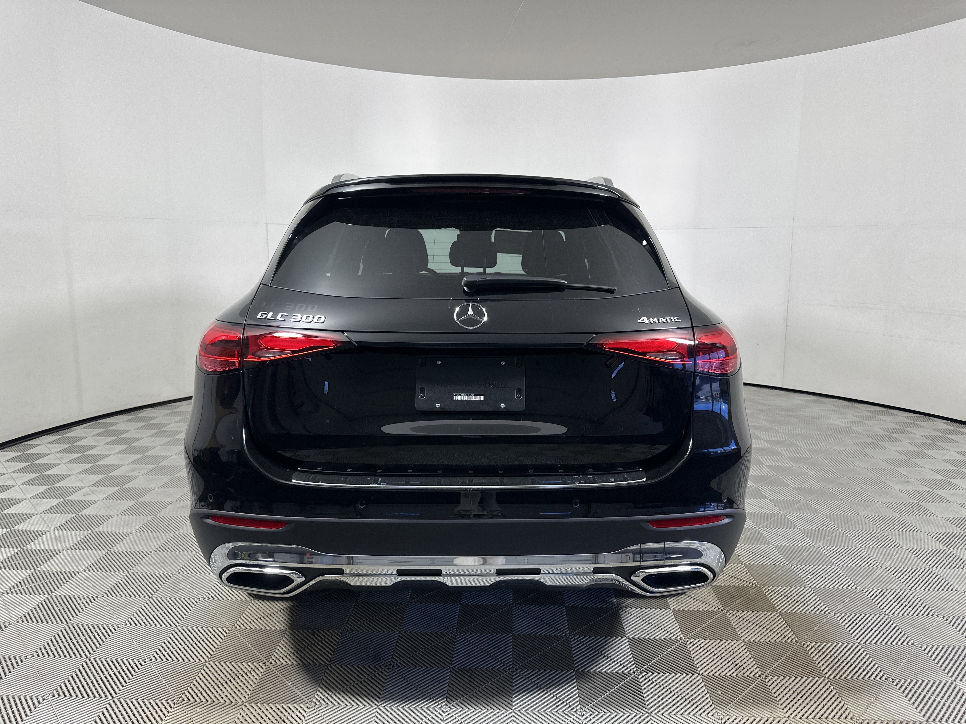 New 2026 Obsidian Black Metallic Mercedes-Benz GLC 300 image 32