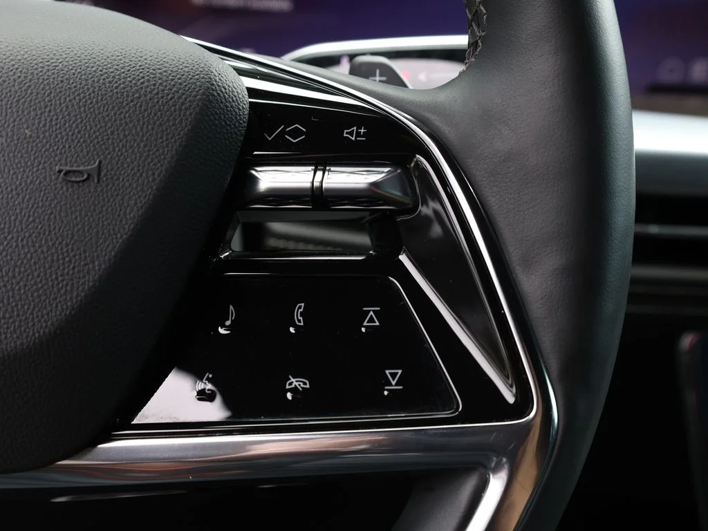 Used 2025 White Cadillac Premium image 45