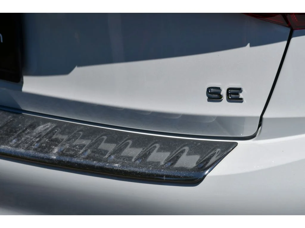 Used 2023 Opal White Pearl Volkswagen SE image 25