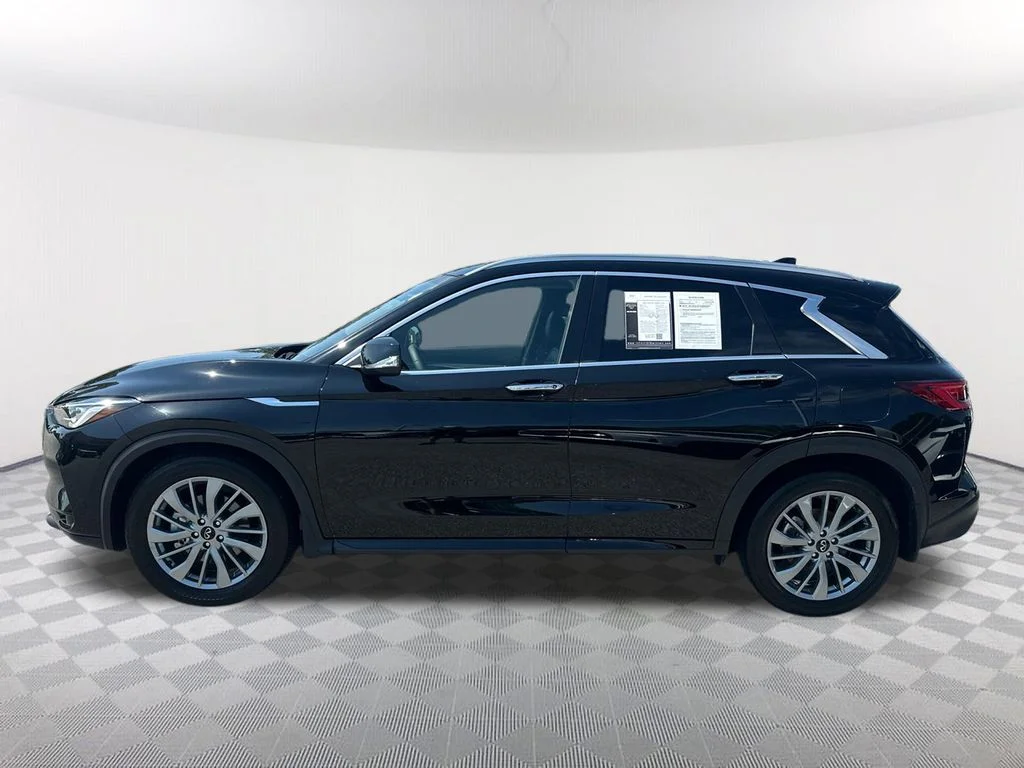 Used 2023 Black INFINITI LUXE image 8