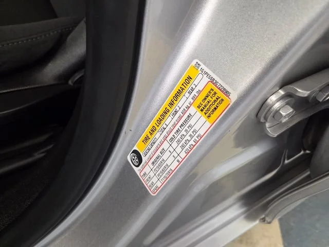 Used 2016 SILVER ICE METALLIC Chevrolet LT image 18