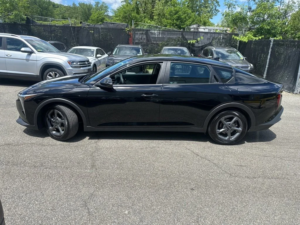 Used 2025 Black Kia LXS image 3