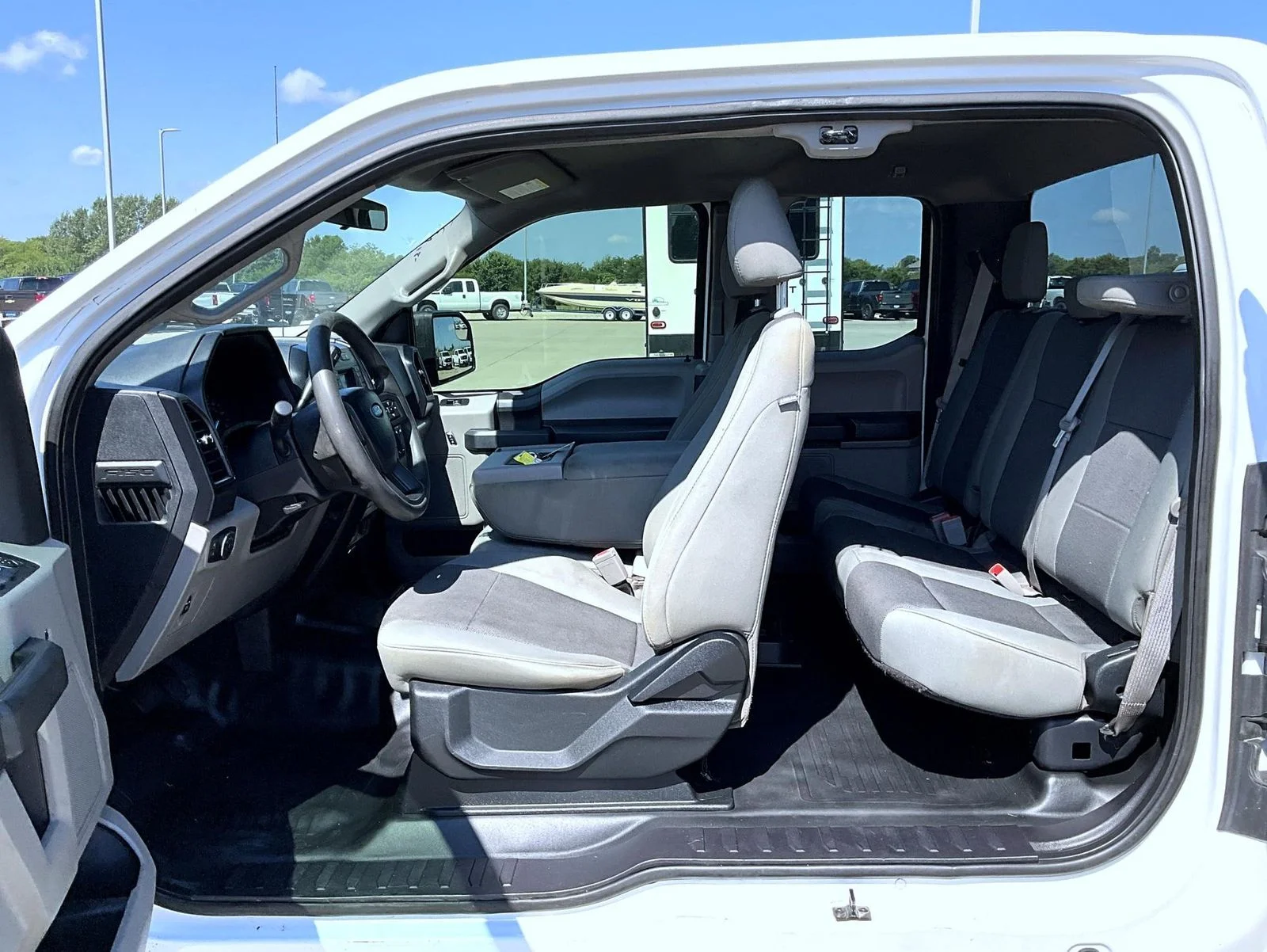 Used 2018 White Ford XL image 17