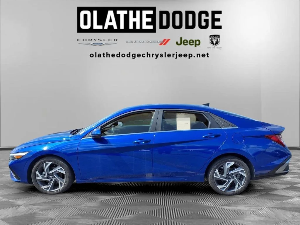 Used 2025 Blue Hyundai SEL Convenience image 21
