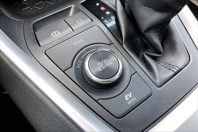 Certified Used 2022 SILVER SKY METALLIC Toyota  image 33