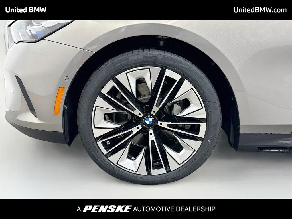 New 2027 Oxide Grey Metallic BMW 530i image 9