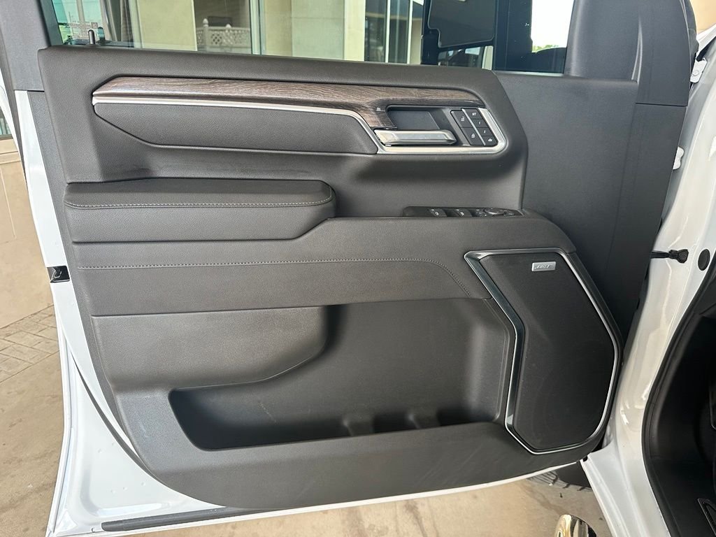 Used 2025 White Chevrolet LTZ image 11