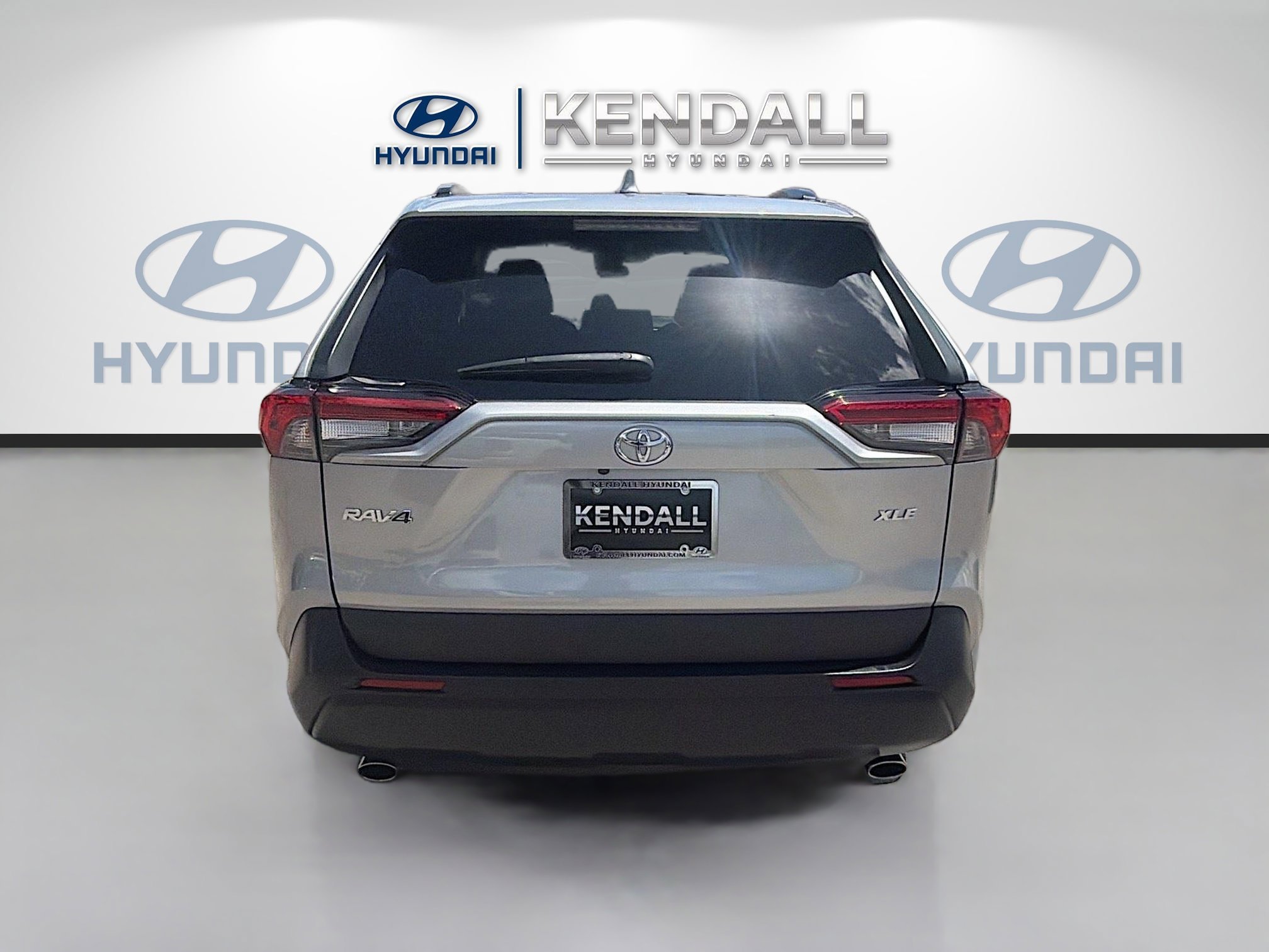 Used 2024 Silver Sky Metallic Toyota XLE image 5