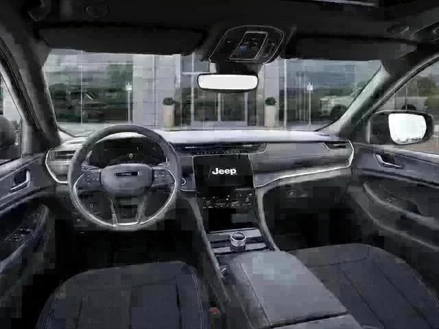New 2025 Silver Zynith Exterior Paint Jeep Laredo X image 33