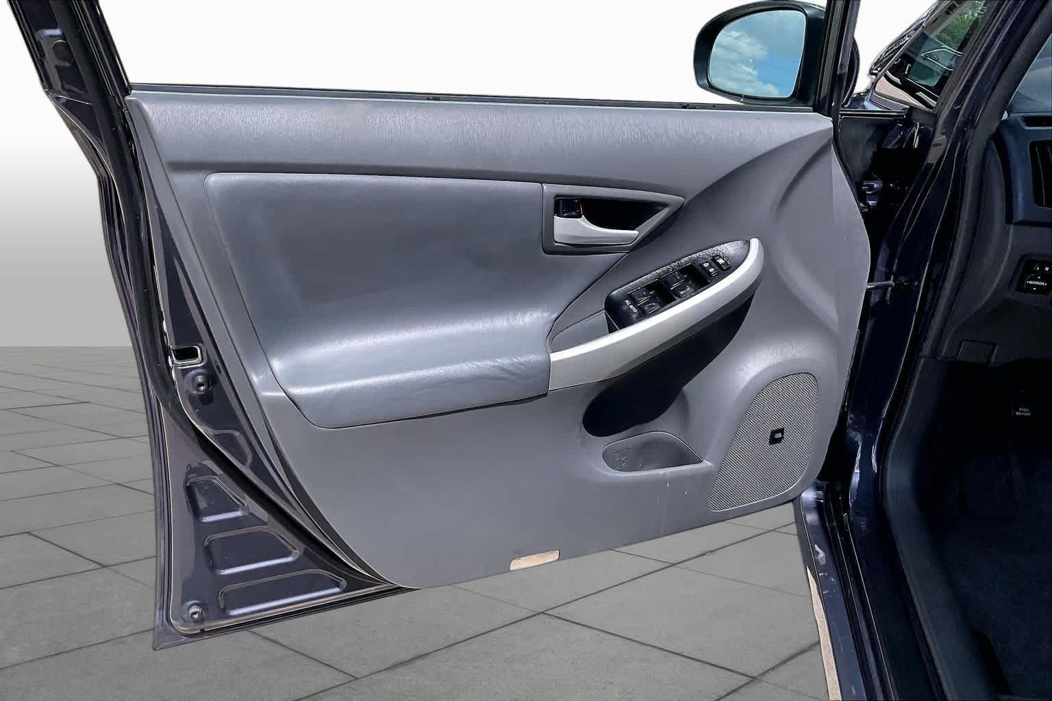 Used 2011 Winter Gray Metallic Toyota I image 21