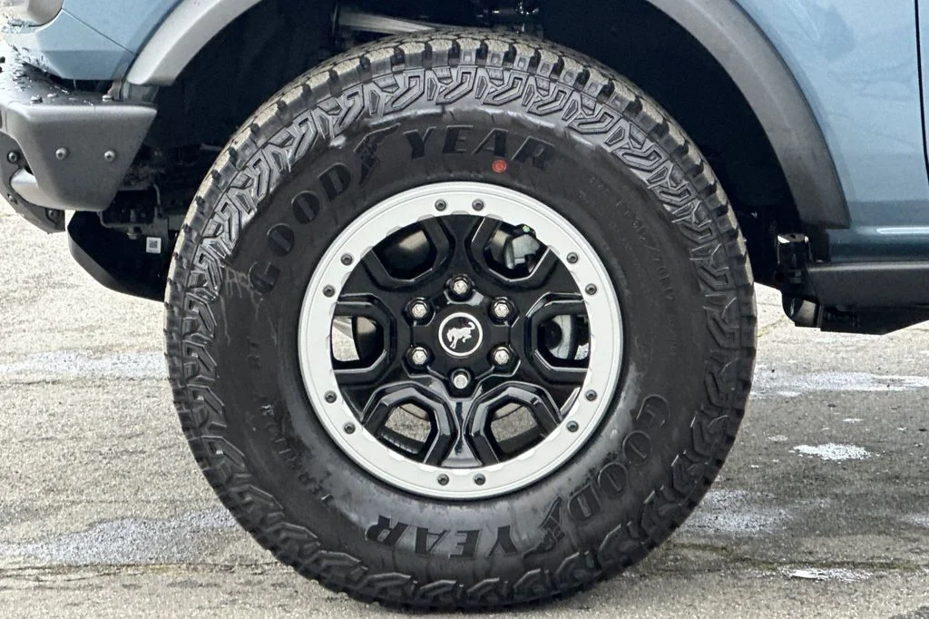 New 2025 Azure Gray Metallic Ford Badlands image 26