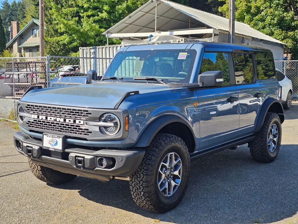 New 2025 Azure Gray Metallic Tri-Coat Ford Badlands® image 3