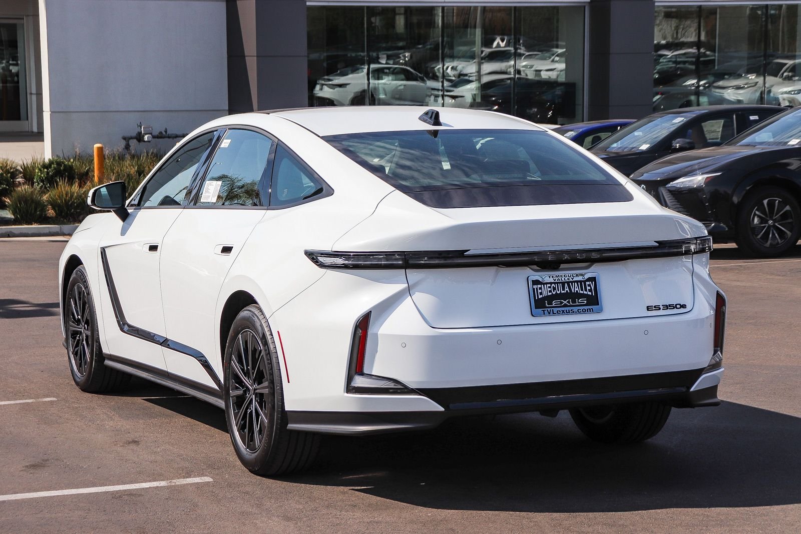 New 2026 Ultra White Lexus ES 350e PREMIUM image 4