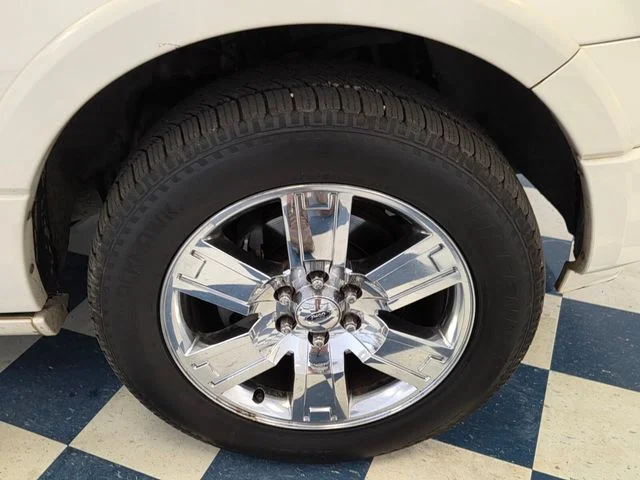Used 2008  Ford Limited image 9