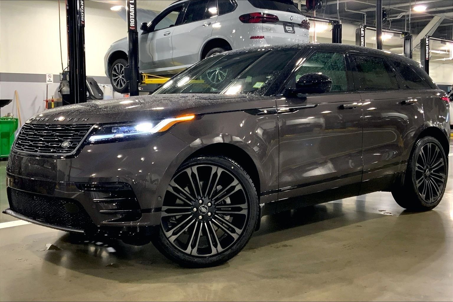 New 2026 Charente Grey LAND ROVER  image 1