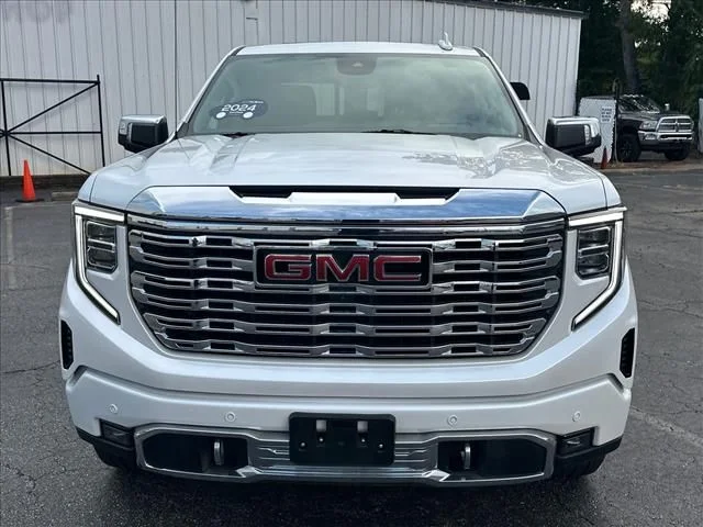 Used 2024 White GMC Denali image 4