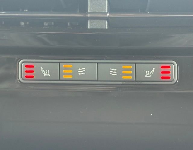 Certified Used 2025 White Land Rover Dynamic SE image 42
