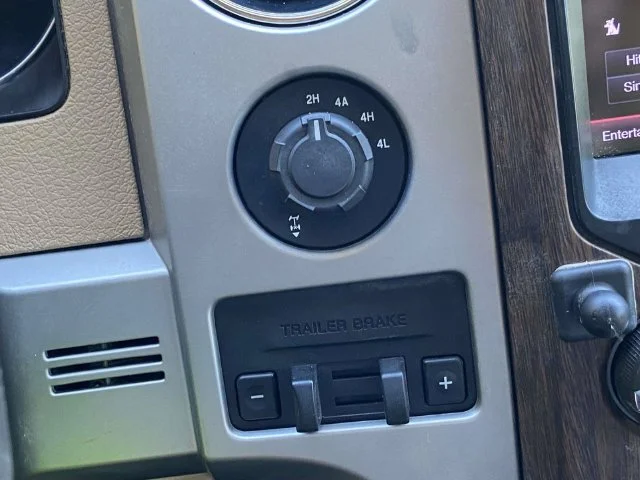 Used 2013 White Ford Lariat image 22