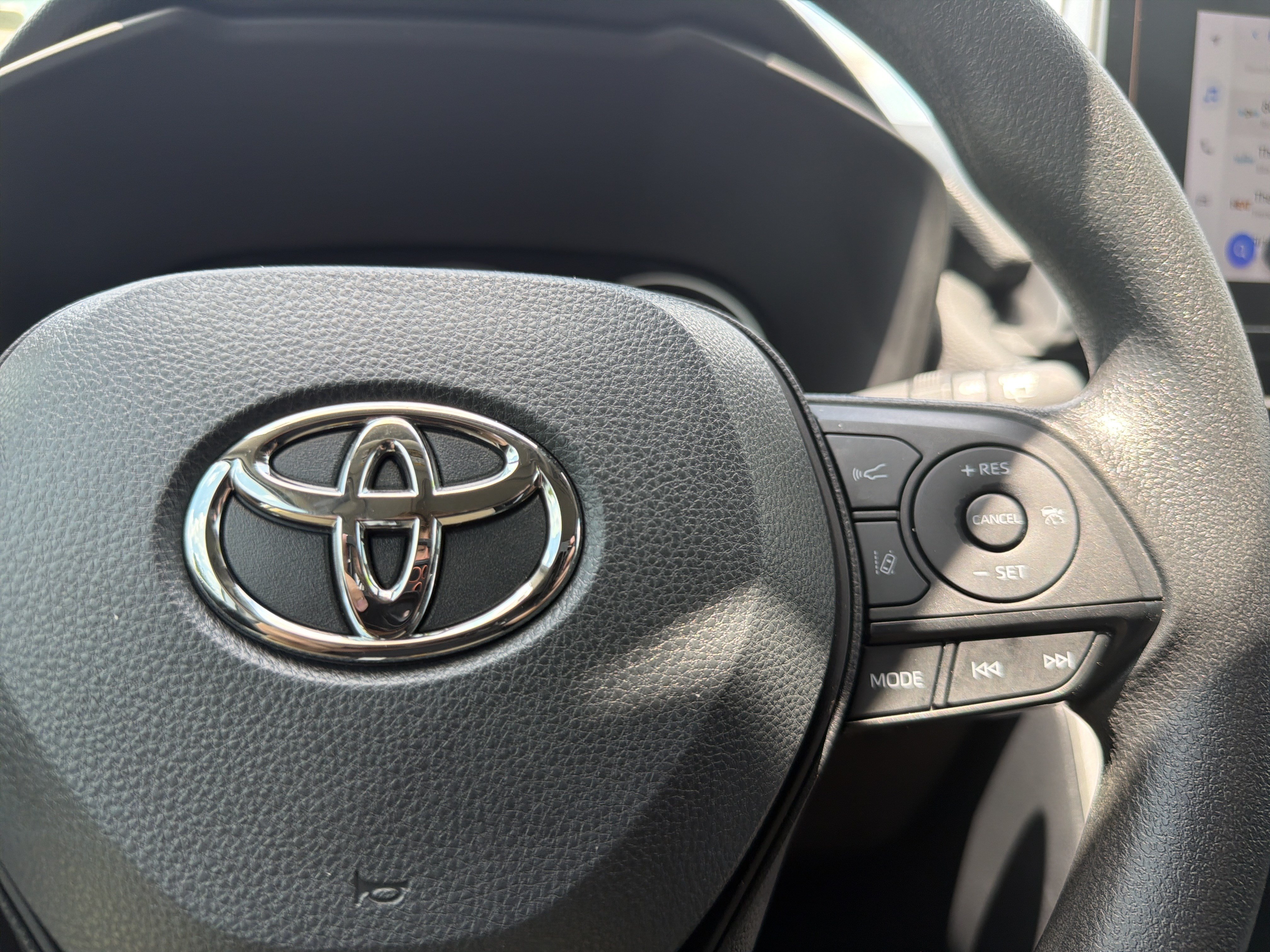 2024 Toyota Venza LE - Photo 11