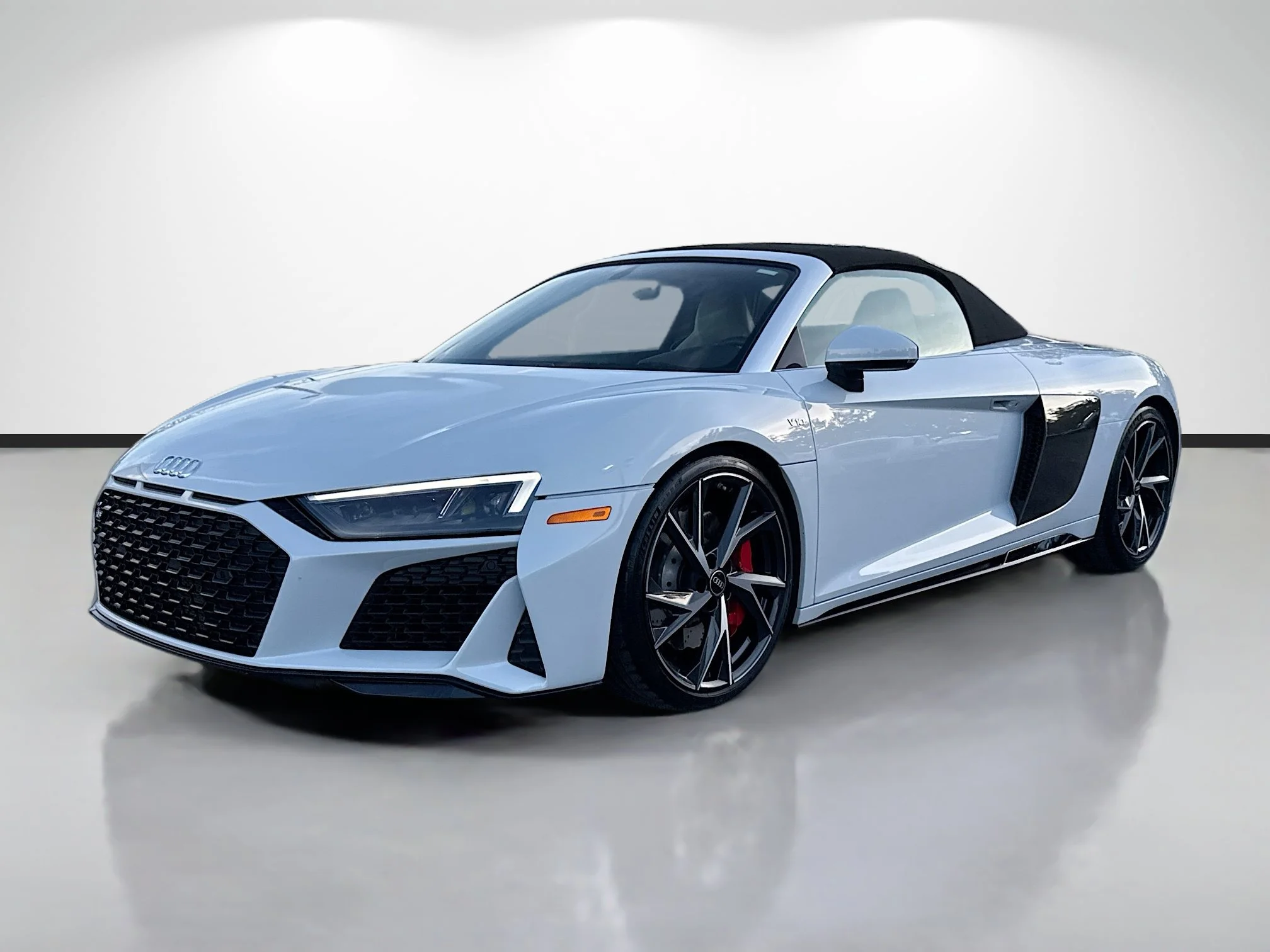 Used 2023 Suzuka Gray Metallic Audi V10 performance image 7