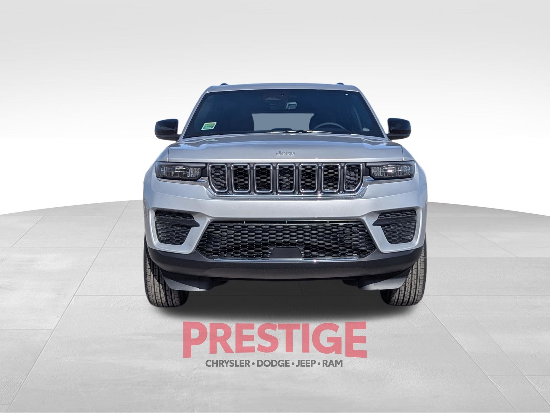 New 2026 Silver Zynith Exterior Paint Jeep Laredo X image 2