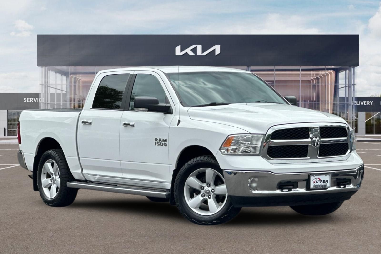Used 2018 White Ram SLT image 2