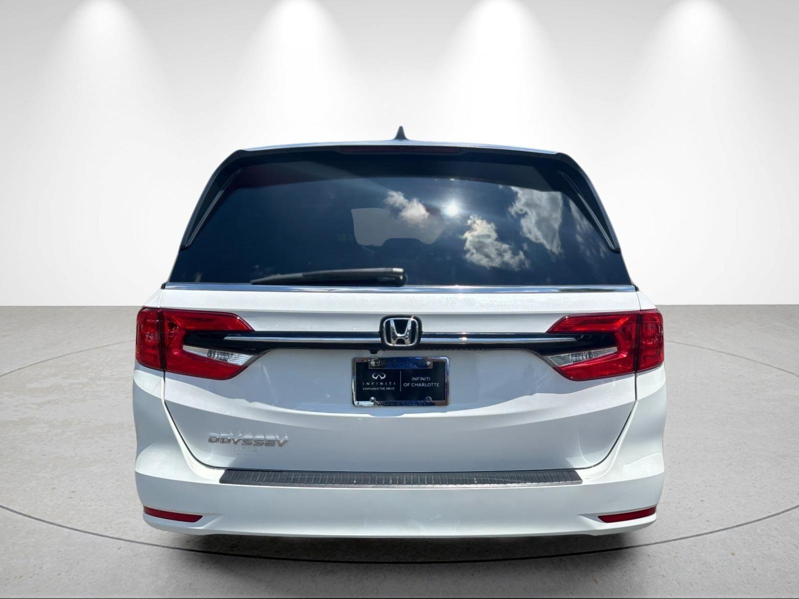 Used 2024 Platinum White Pearl Honda EX-L image 4