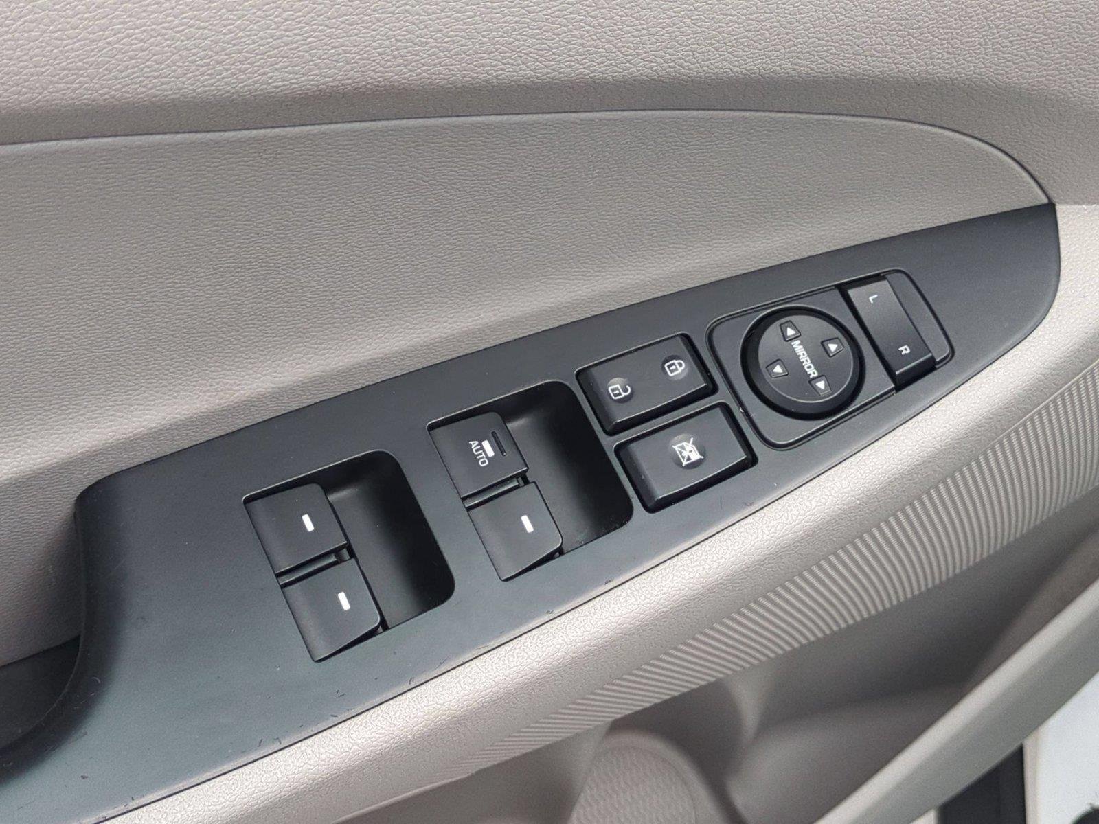 Used 2019 White Pearl Hyundai SEL image 16