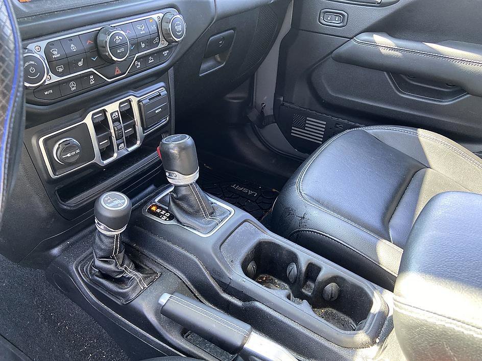 Used 2020 Sting-Gray Clearcoat Jeep Overland image 14