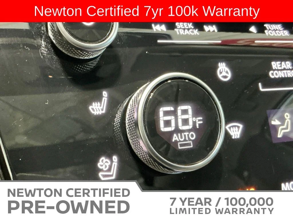 Certified Used 2025 Mineral Black INFINITI LUXE image 37