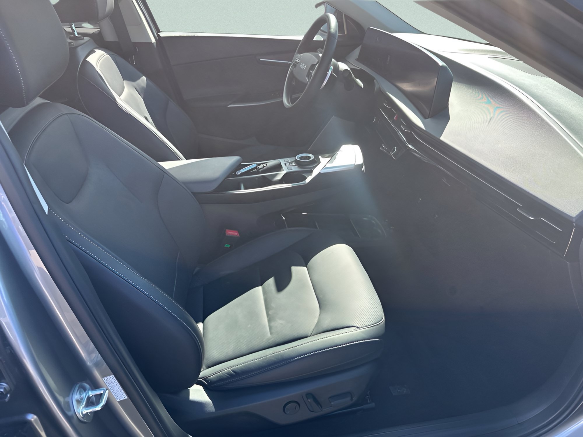 Used 2023 Steel Gray Kia Wind image 17
