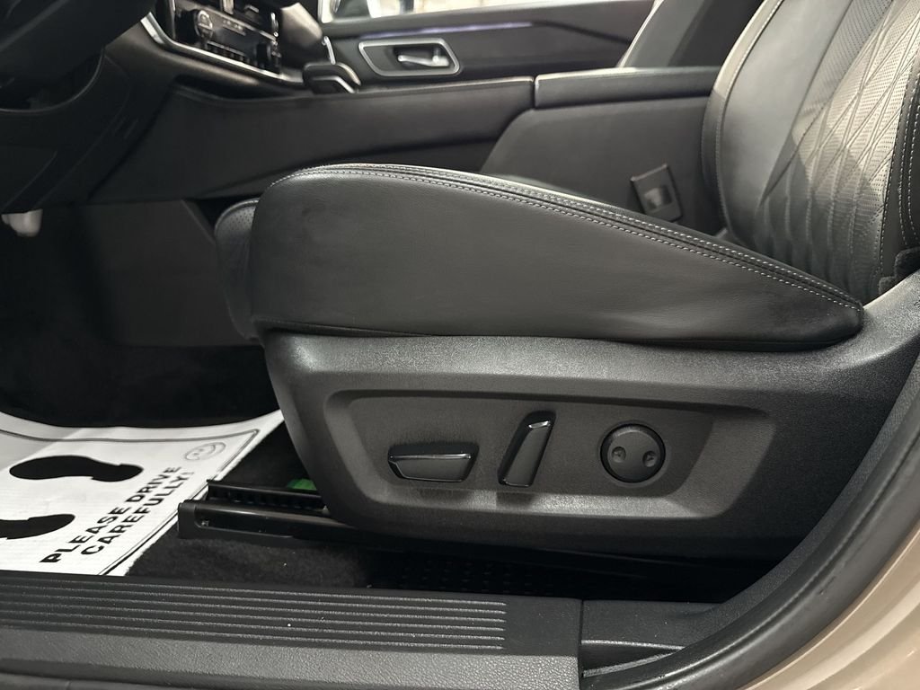 Certified Used 2025 Super Black Nissan Platinum image 13