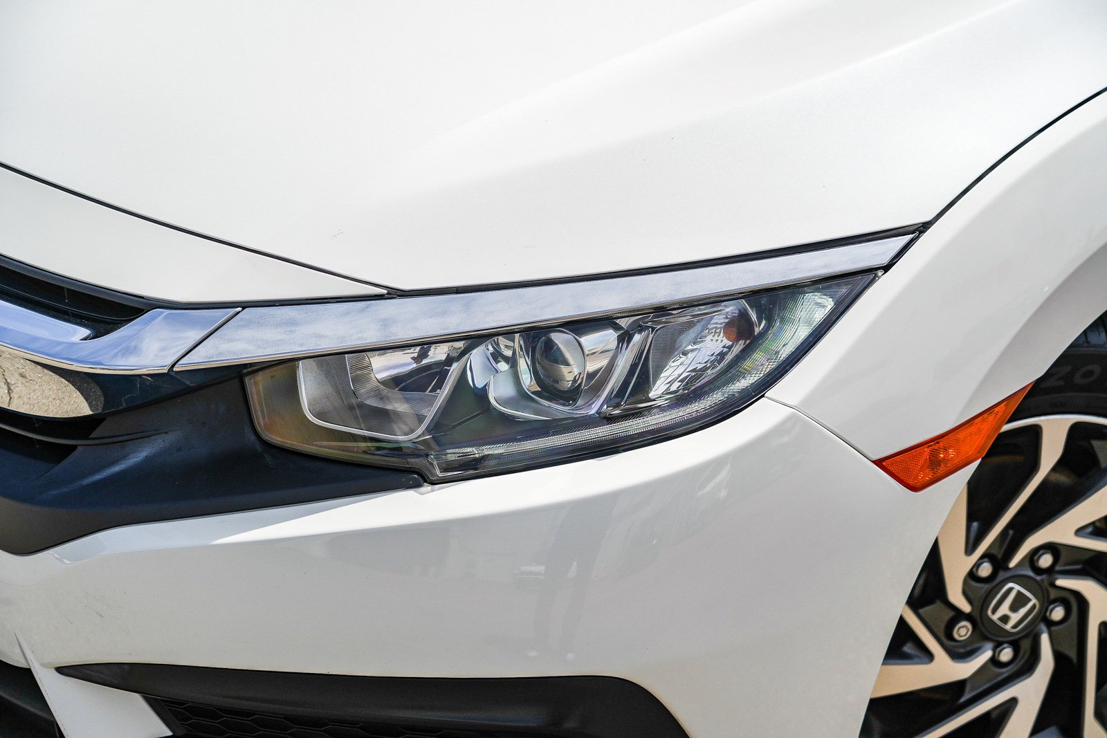 Used 2017 White Honda EX image 2