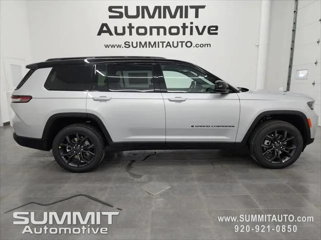 New 2025 Silver Zynith Exterior Paint Jeep Limited image 13