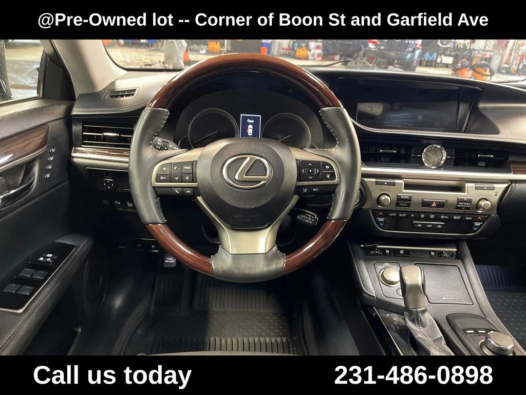 Used 2018  Lexus 350 image 17