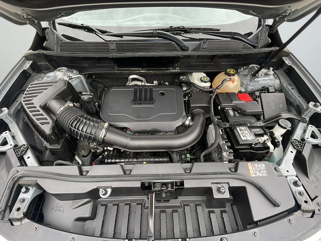 Used 2023 Silver GMC SLE image 40
