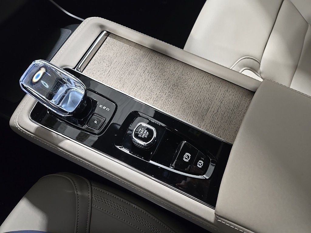 2026 Volvo XC90 Plus - Photo 14