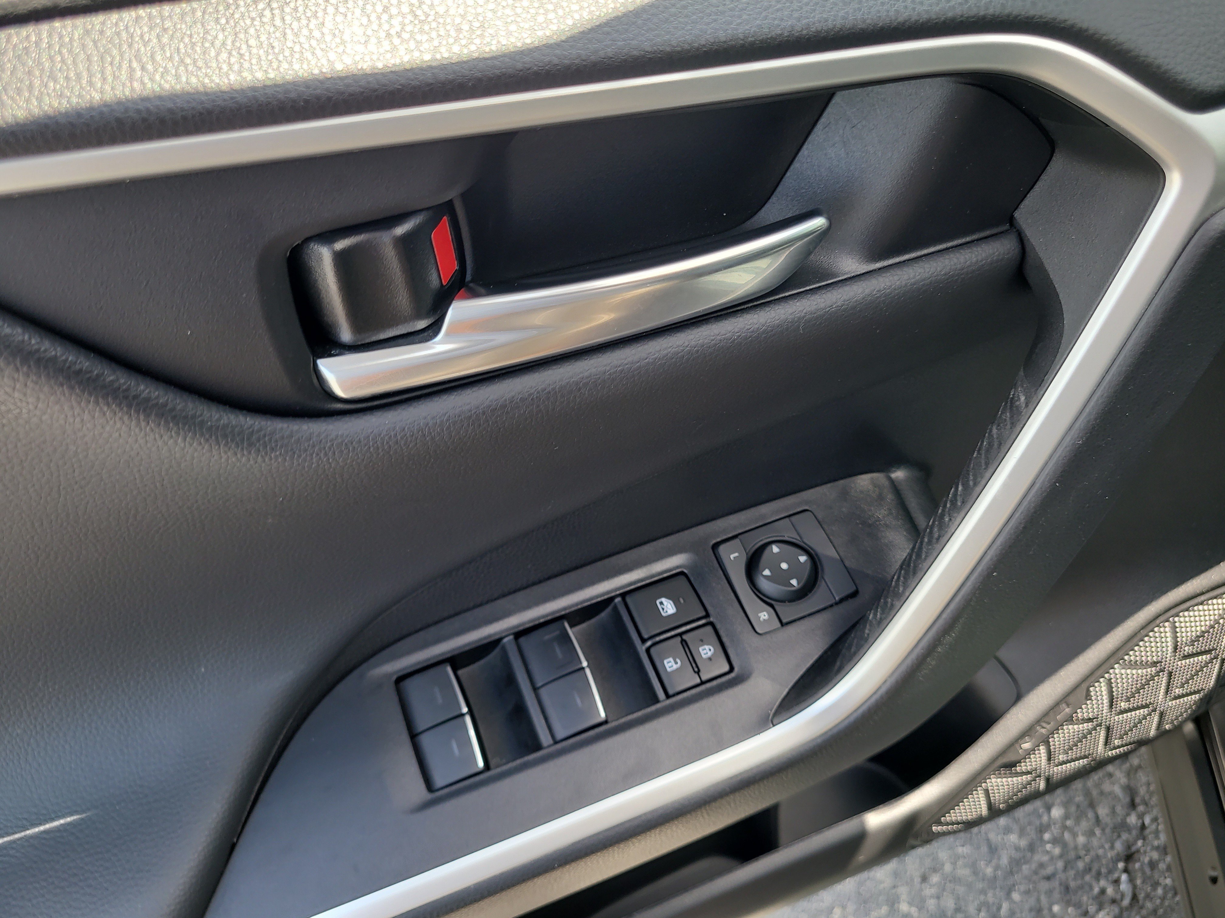 Used 2024 Magnetic Gray Metallic/Midnight Black Metallic Toyota Hybrid XSE image 18