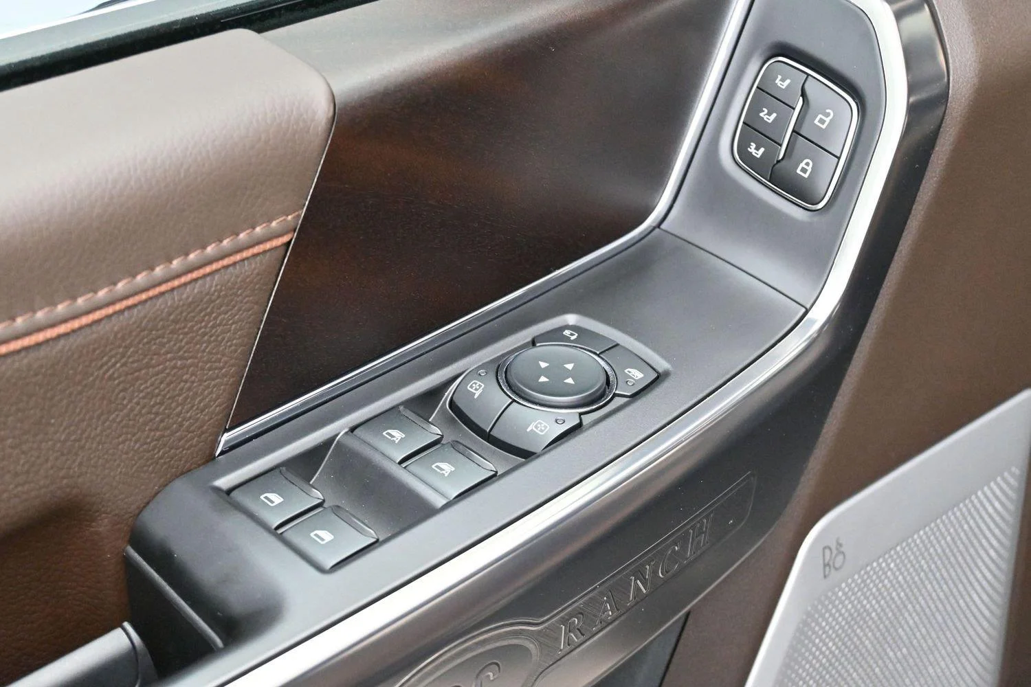 Used 2026 Star White Metallic Tri-coat Ford King Ranch image 11