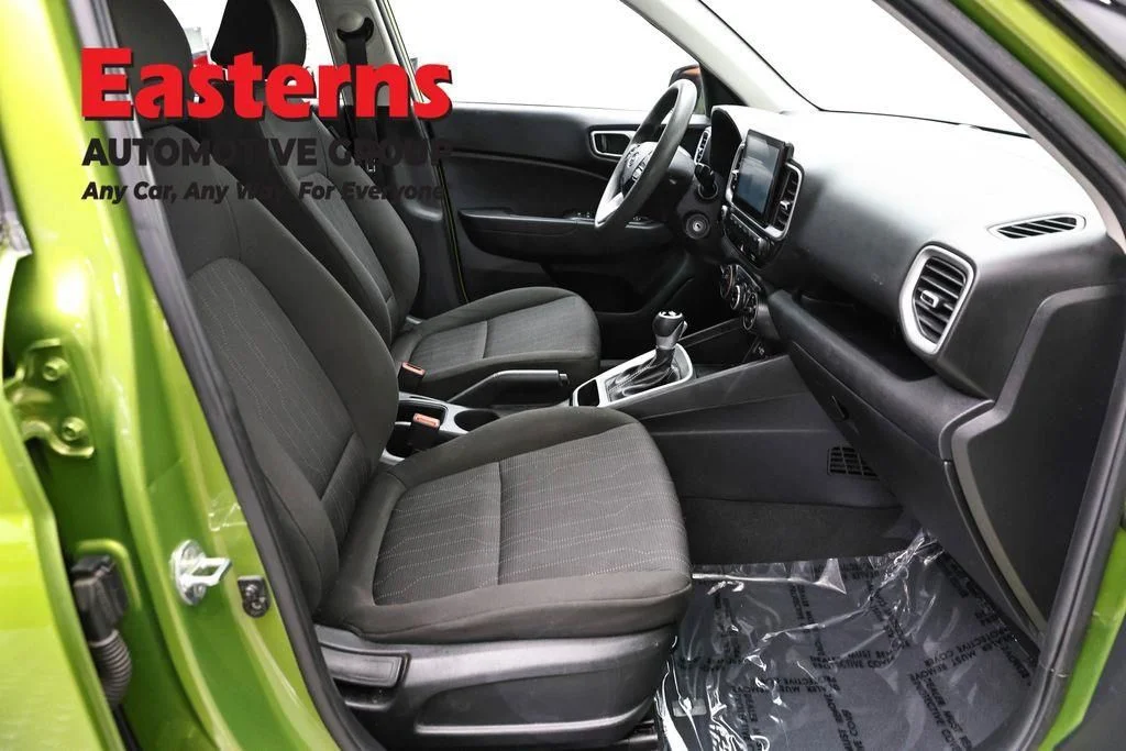Used 2022 Green Hyundai SE image 26
