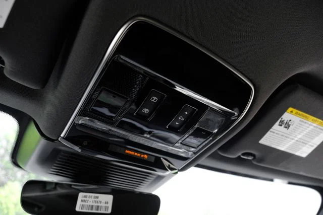 New 2026 Fuji White Land Rover Dynamic SE image 33