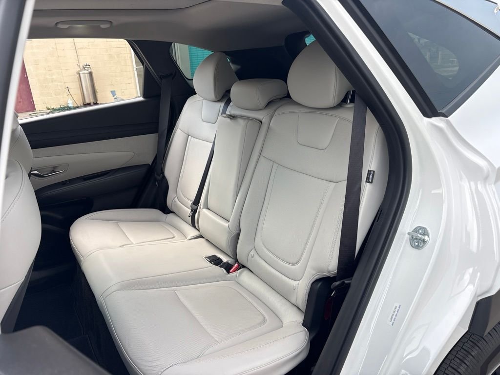 Used 2025 White Hyundai SEL Convenience image 11