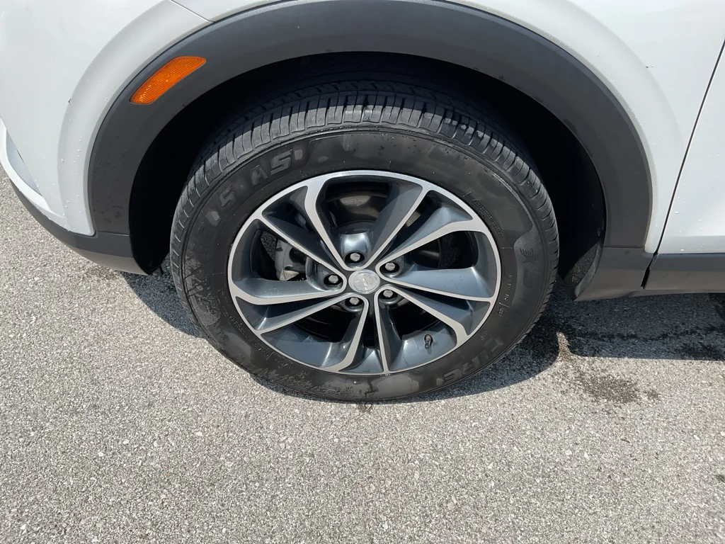 Used 2020 White Frost Tricoat Buick Select image 5