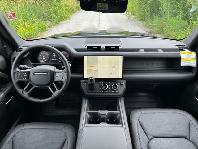 New 2026 Santorini Black Land Rover X-Dynamic SE image 21